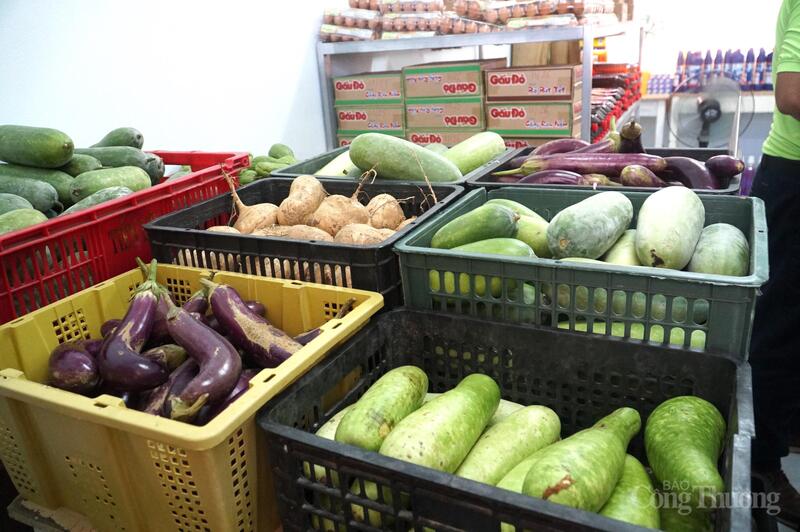 Kho thực phẩm cộng đồng Đà Nẵng đã nhận được các hỗ trợ bằng hiện vật với tổng trị giá hơn 100 triệu đồng trong sáng 10/8