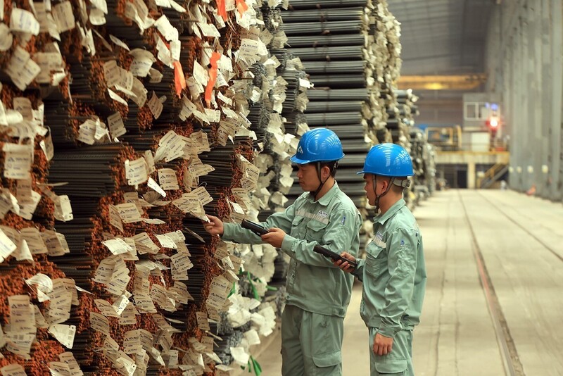 Hệ thống pháp luật về phòng vệ thương mại được củng cố, hoàn thiện nhằm tạo "lá chắn" thép bảo vệ ngành sản xuất trong nước. Ảnh: TTXVN
