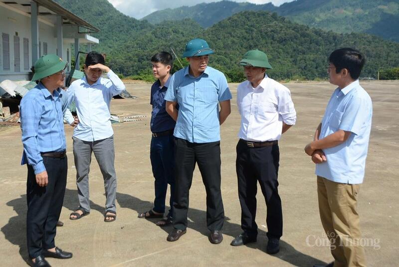 Phó Cục trưởng Cục Đổi mới sáng tạo, Chuyển đổi xanh và Khuyến công Nguyễn Văn Thịnh cùng đại diện lãnh đạo Sở Công Thương Điện Biên khảo sát tại Cụm công nghiệp hỗn hợp Ẳng Tở.