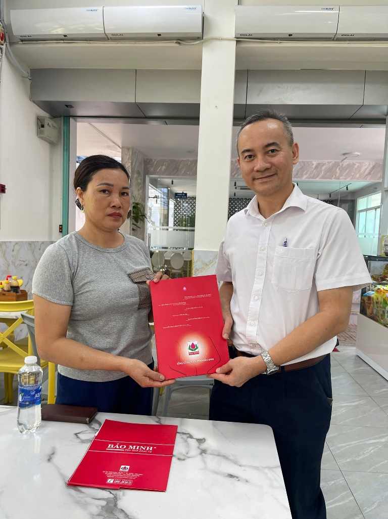 Ông Nguyễn Ngọc Anh – Phó Tổng Giám đốc Bảo Minh thăm hỏi & động viên gia đình thuyền viên tàu GT Unity