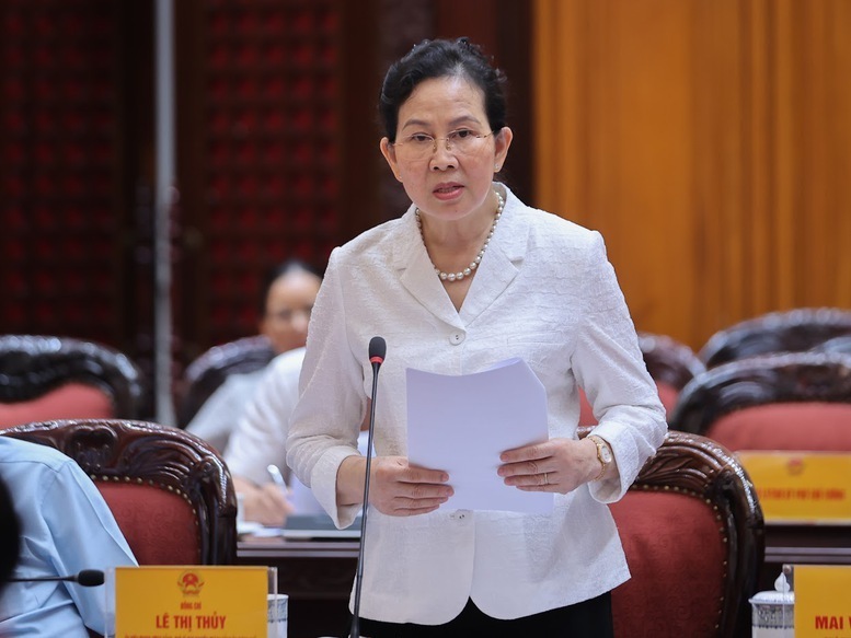 Phó Bí thư chuyên trách Đảng ủy Chính phủ Lê Thị Thủy phát biểu tại cuộc họp. Ảnh: VGP/Nhật Bắc