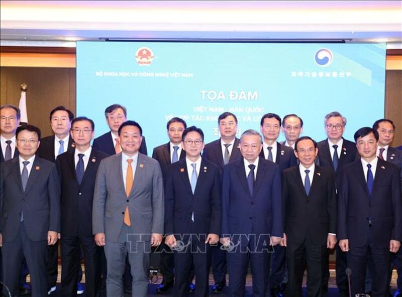 Tổng Bí thư Tô Lâm và các đại biểu dự Toạ đàm về hợp tác khoa học và công nghệ Việt Nam – Hàn Quốc. Ảnh: Thống Nhất/TTXVN