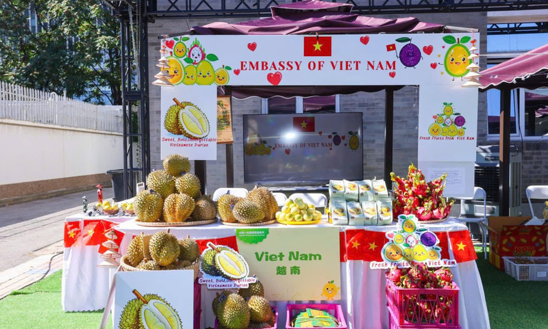 Gian hàng Việt Nam tại Lễ hội ẩm thực sầu riêng ASEAN-Trung Quốc 2025 ở Bắc Kinh. Ảnh: Đại sứ quán Việt Nam tại Trung Quốc