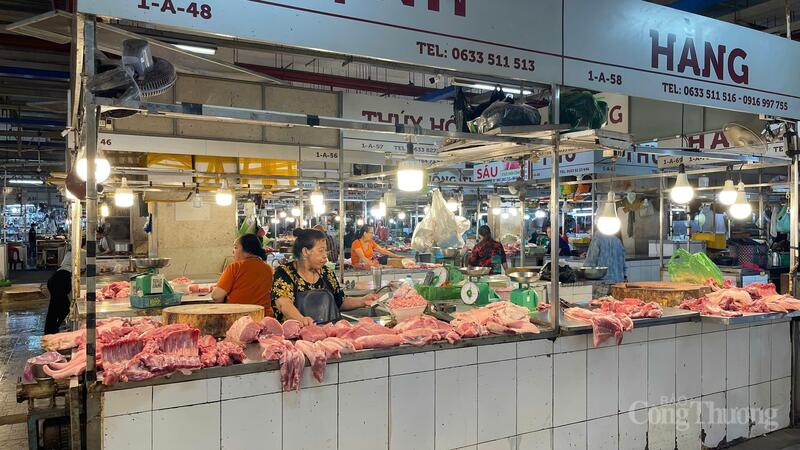 Cảnh thưa vắng ở chợ Đà Lạt. Ảnh: Lê Sơn