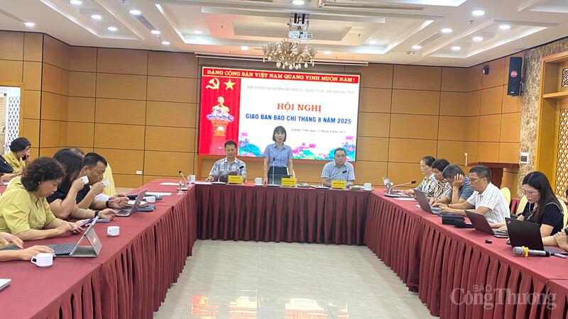 Lãnh đạo Ban Tuyên giáo và Dân vận Tỉnh ủy Quảng Ninh phát biểu tại hội nghị
