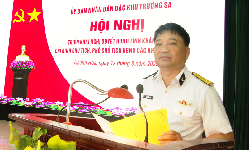 Phát biểu chúc mừng, đồng chí Thượng tá Bùi Xuân Bình, Chính ủy Vùng 4 Hải quân. Ảnh: Vùng 4
