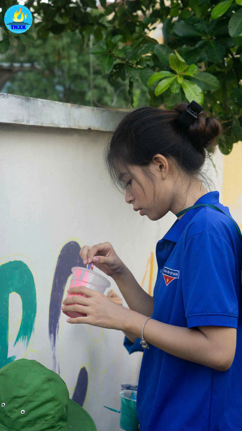 Bạn Nguyễn Khánh Linh cho rằng, thế hệ trẻ phải chủ động sống, học tập và cống hiến để xứng đáng với máu xương của biết bao thế hệ cha anh. Ảnh: NVCC
