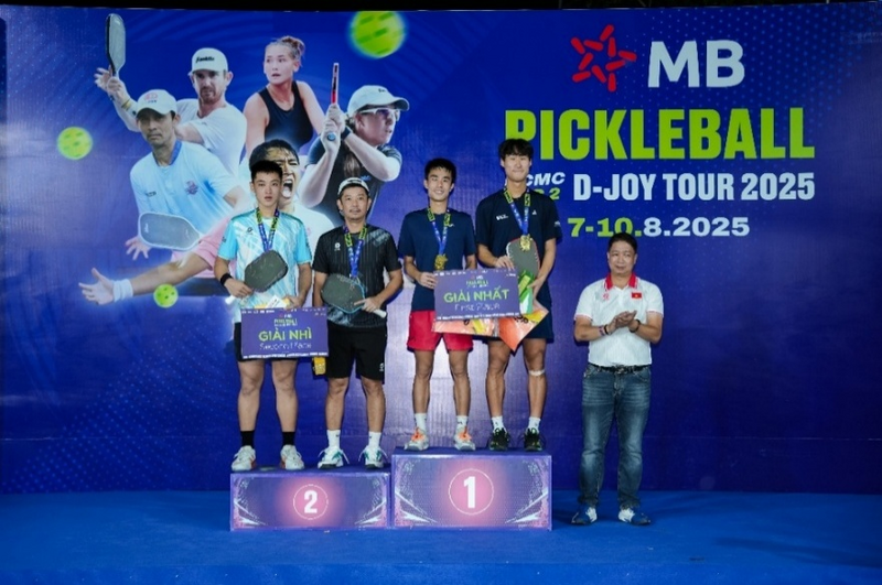 Nội dung đôi nam Pro (huy chương vàng: Jack Wong - Kim Eung Gwong, huy chương bạc: Minh Quân - Vinh Hiển)