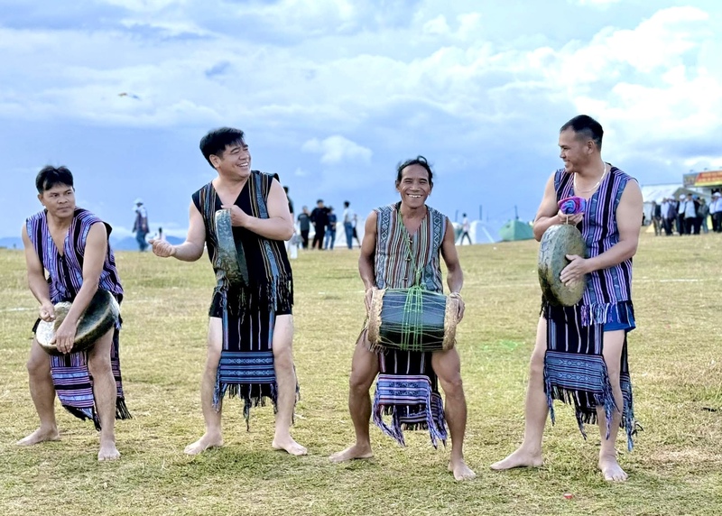 Người H'Re ở thảo nguyên Bùi Hui đã gìn giữ nhiều truyền thống văn hóa đặc sắc. Ảnh: Quảng Phú