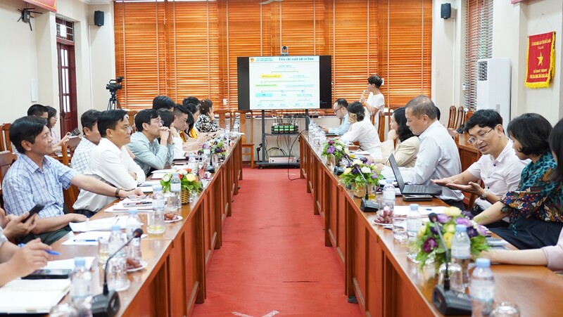 Quang cảnh buổi làm việc