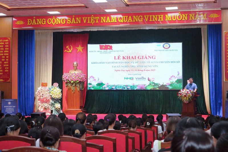 Lễ khai giảng “Khóa đào tạo bình dân học vụ dữ liệu về AI và chuyển đổi số”