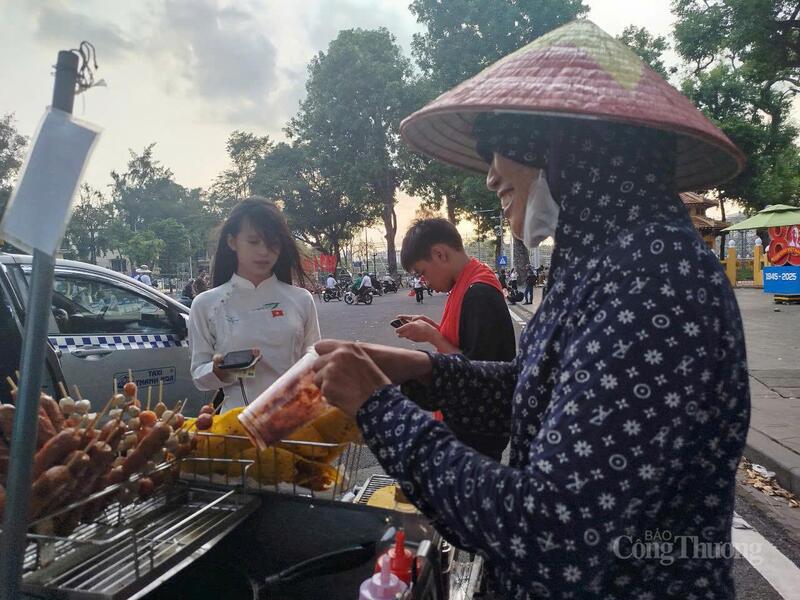 Dịch vụ ăn nhẹ cũng "ăn theo" dịch vụ chụp ảnh concept Quốc khánh 2/9.