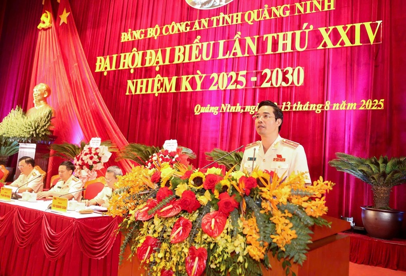 Thiếu tướng Trần Văn Phúc phát biểu tại đại hội