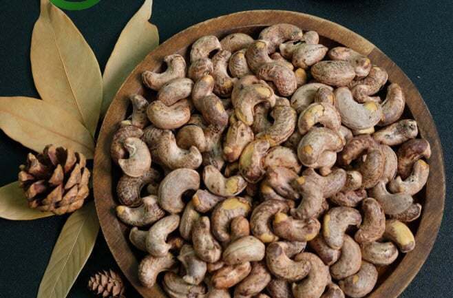 7 tháng vừa qua, doanh nghiệp Việt đã chi 2,93 tỷ USD để gom mua gần 1,9 triệu tấn hạt điều thô. Ảnh minh hoạ