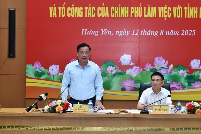 Ông Nguyễn Khắc Thận, Chủ tịch UBND tỉnh Hưng Yên, phát biểu tại buổi làm việc. Ảnh: VGP