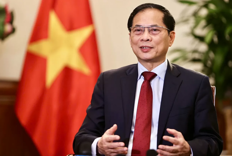 Phó Thủ tướng, Bộ trưởng Bộ Ngoại giao Bùi Thanh Sơn trả lời báo chí về những kết quả nổi bật từ chuyến thăm chính thức Hàn Quốc của Tổng Bí thư Tô Lâm. Ảnh: Nguyễn Hồng