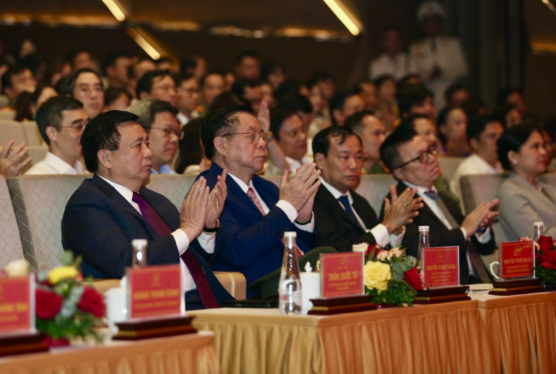 Các đại biểu đến dự Lễ trao Giải báo chí toàn quốc với chủ đề “Vì an ninh tổ quốc và bình yên cuộc sống” giai đoạn 2023 – 2025. Ảnh: Chiến Thắng