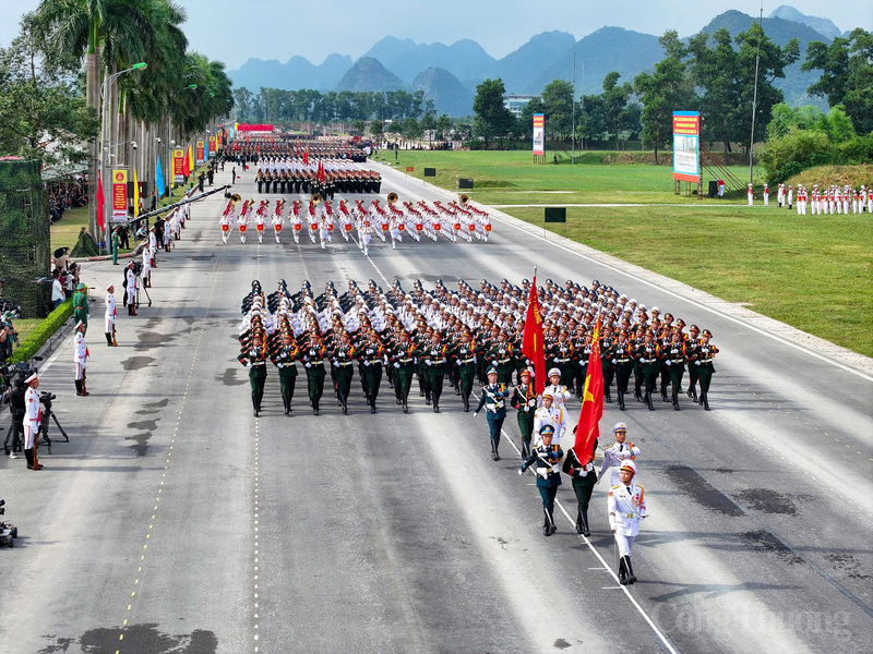 Hơn 16.000 cán bộ, chiến sĩ của các đơn vị Quân đội, Công an, cùng hệ thống vũ khí, khí tài hiện đại tham gia thực hiện nhiệm vụ diễu binh, diễu hành.