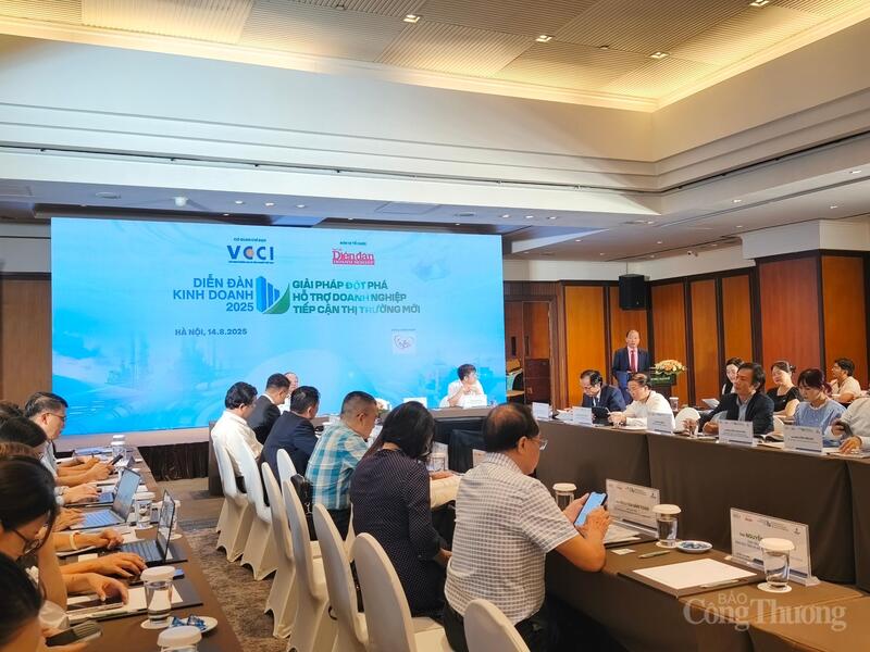 Diễn đàn kinh doanh 2025 diễn ra vào chiều 14/8, tại Hà Nội. Ảnh: Nguyễn Hoà