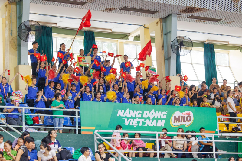 Hành trình con lớn khôn cùng thể thao luôn có cha mẹ đồng hành. Ảnh: NVCC