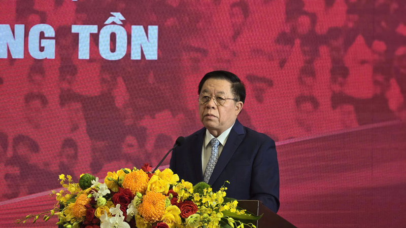 Đồng chí Nguyễn Trọng Nghĩa, Ủy viên Bộ Chính trị, Bí thư Trung ương Đảng, Trưởng ban Tuyên giáo và Dân vận Trung ương phát biểu tại hội thảo