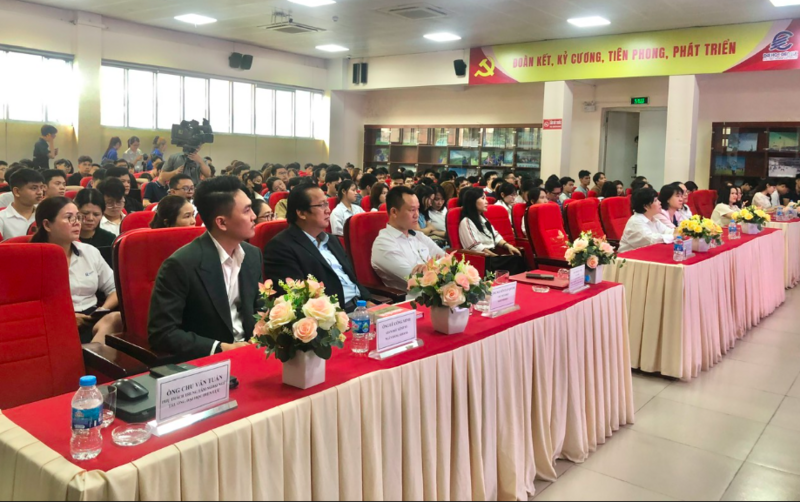 Tọa đàm “Upgrade: Sự nghiệp 4.0. Ảnh: Thanh Vân