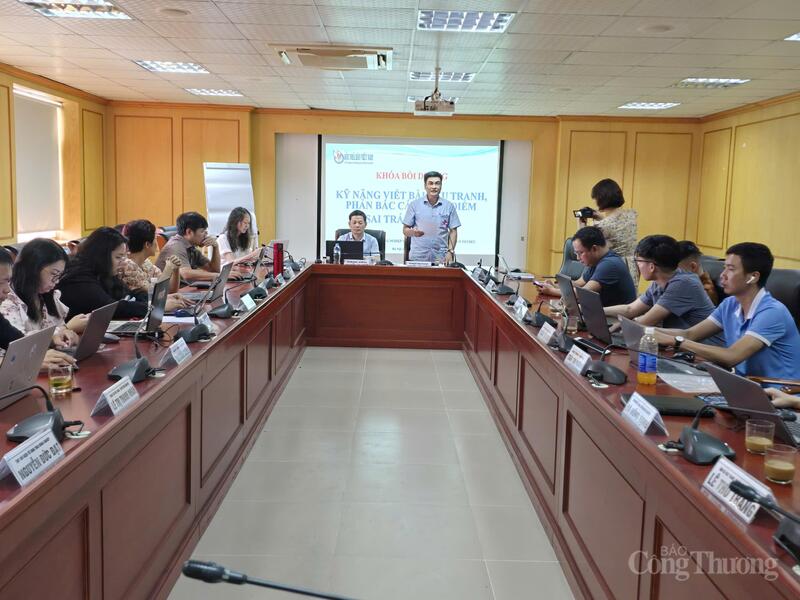 Toàn cảnh buổi tập huấn