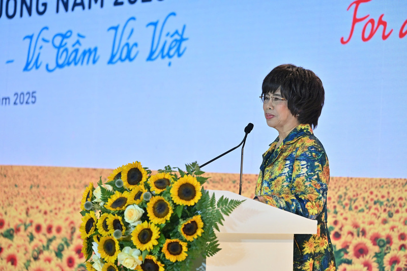 Anh hùng Lao động Thái Hương phát biểu đầy xúc động về tấm lòng người mẹ