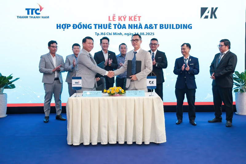 Nghi thức ký kết hợp tác giữa Công ty Thành Thành Nam và Công ty TNHH Kinh doanh An Khang dưới sự chứng kiến của ông Đặng Hồng Anh - Phó Chủ tịch Hội Liên hiệp Thanh niên Việt Nam, Chủ tịch Hội Doanh nhân trẻ Việt Nam, Phó Chủ tịch Tập đoàn TTC cùng lãnh đạo 2 bên.