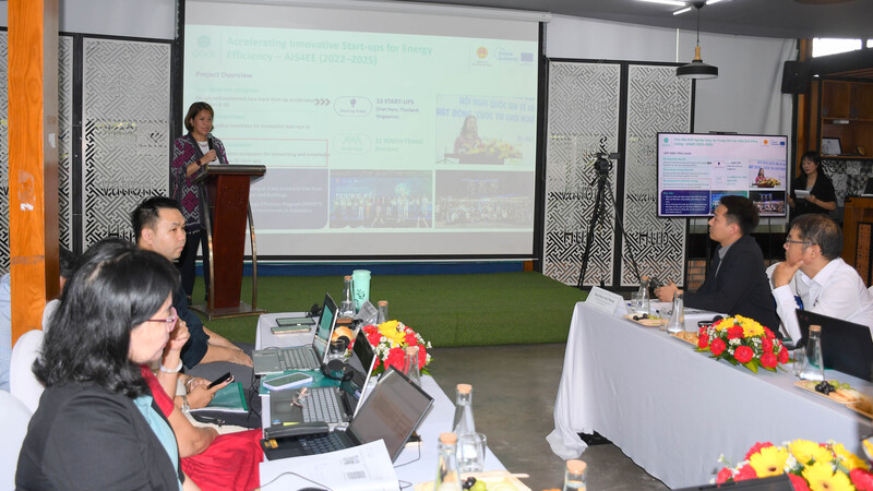 Chuyên gia đóng góp ý kiến tại “Tọa đàm xây dựng sổ tay khởi nghiệp sáng tạo trong lĩnh vực hiệu quả năng lượng tại Việt Nam”. Ảnh: Minh Khuê.