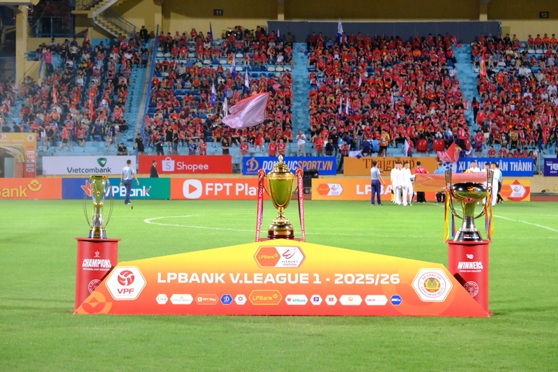 Nghi thức khai mạc Giải đấu V.League 2025/26 được diễn ra tại trận Công an Hà Nội vs Thể Công Viettel trên sân Hàng Đẫy (Hà Nội)