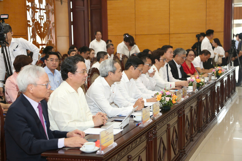 Các đại biểu tham dự tọa đàm.