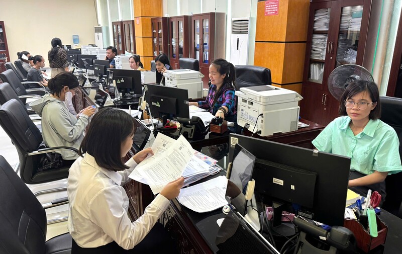 Người dân giải quyết thủ tục hành chính tại tỉnh Thanh Hóa