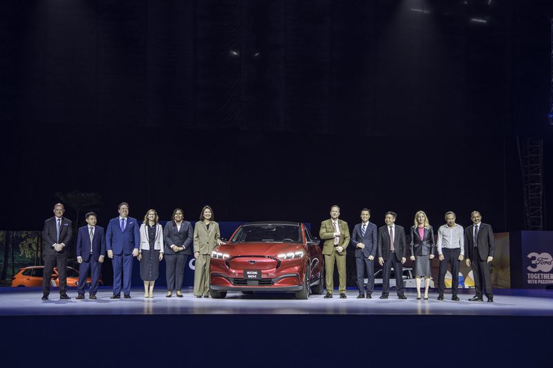Nhân dịp kỷ niệm 30 năm, Ford mở rộng phổ sản phẩm hiện đại với việc ra mắt Mustang Mach-E, mẫu xe thuần điện đầu tiên của hãng tại Việt Nam. Ảnh: Phương Linh