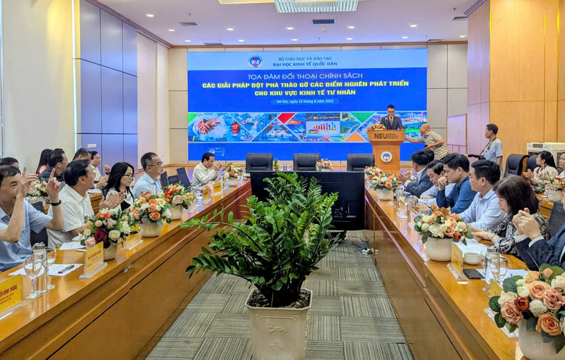 Quang cảnh toạ đàm. Ảnh: QL