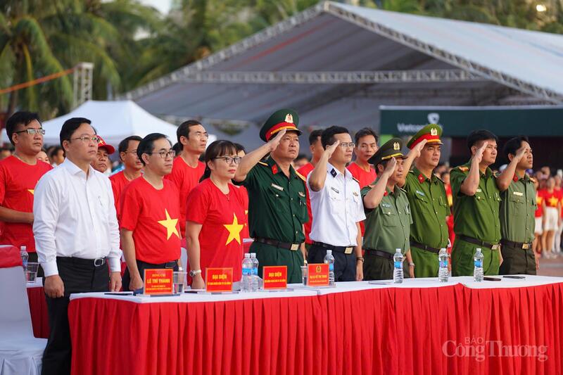 Hơn 33.000 chiến sĩ, người dân Đà Nẵng đi bộ "Cùng Việt Nam tiến bước" - 2