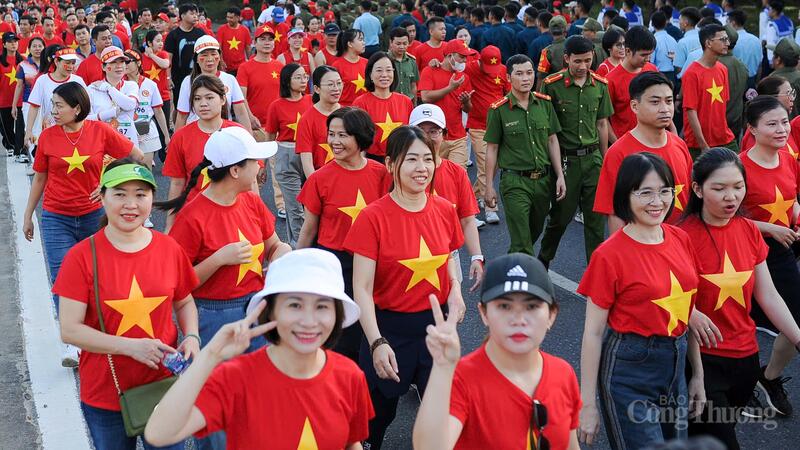 Chương trình thu hút 33.300 cán bộ, chiến sĩ, người dân tham gia đi bộ, trong đó, cấp thành phố 5.700 người. 93 xã phường có 27.600 người