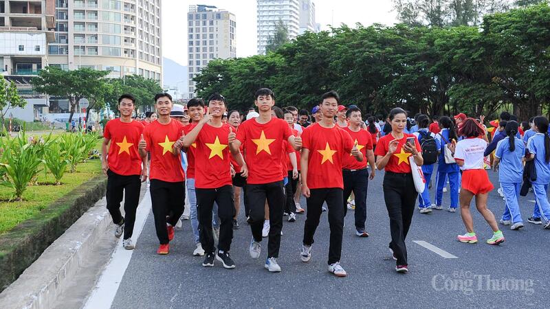 Lộ trình đi bộ tại điểm cầu chính dài 2,5 km, xuất phát từ Công viên Biển Đông (đường Võ Nguyên Giáp) đến ngã 3 giao đường Dương Thừa Vũ, vòng về Công viên Biển Đông