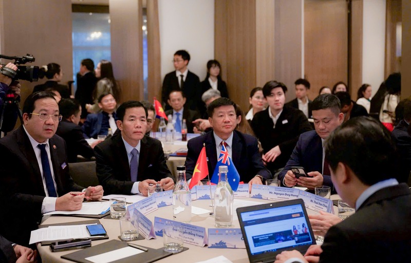 Lãnh đạo thành phố Huế và các đơn vị tham gia buổi toạ đàm, xúc tiến đầu tư tại Úc. Ảnh: Hiếu Minh