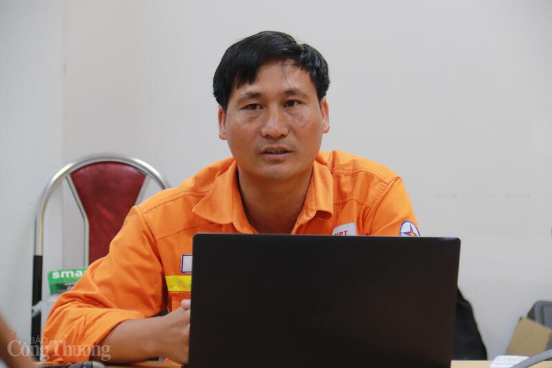 Ông Hoàng Văn Công, Tổ trưởng Tổ quản lý vận hành Trạm biến áp 500kV Lào Cai. Ảnh: Thanh Tuấn