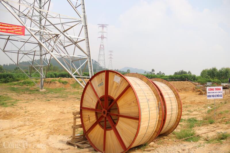 Mỗi hạng mục thi công trên đường dây 500kV Lào Cai - Vĩnh Yên đều được giám sát chặt chẽ, bảo đảm an toàn, tiến độ và tiêu chuẩn kỹ thuật. Ảnh: Thanh Tuấn