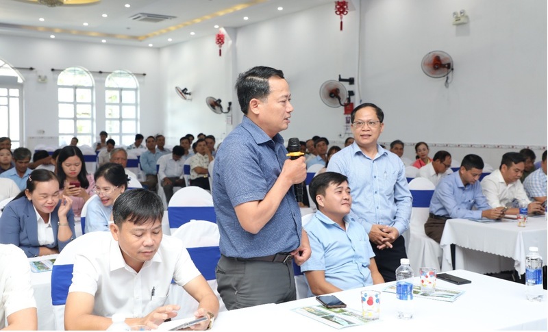 Ông Trần Việt Phương, Phó Chủ tịch UBND xã Vu Gia thảo luận tại Hội nghị. Ảnh: Bình An