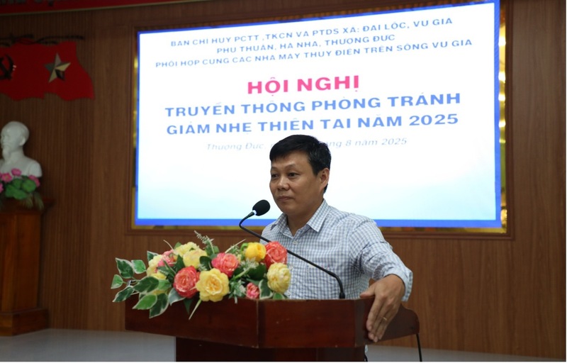 Ông Phan Trung Phi, Chủ tịch UBND xã Thượng Đức phát biểu tại hội nghị chiều 14/8. Ảnh: Bình An