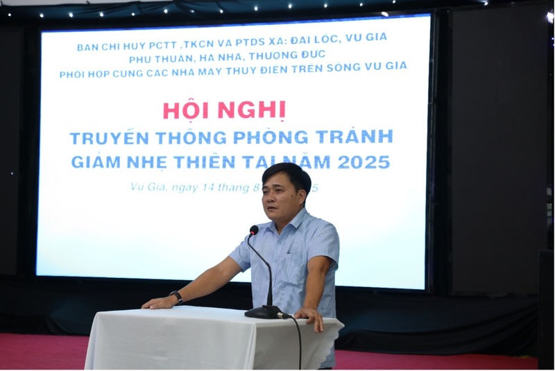 Ông Nguyễn Hữu Vĩnh, Bí thư Đảng ủy xã Phú Thuận phát biểu tại hội nghị sáng 14/8. Ảnh: Bình An