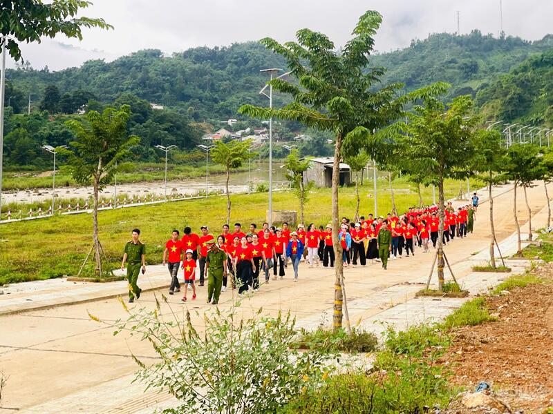 Màu áo cờ đỏ sao vàng rực rỡ