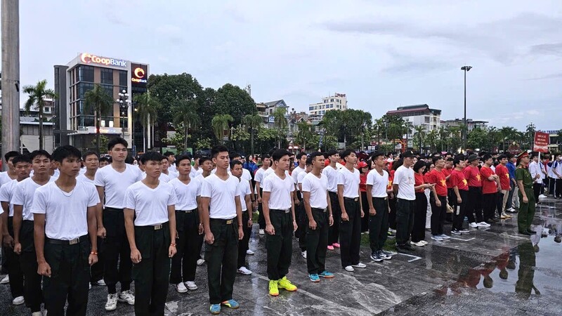 Sự kiện đã thu hút hàng nghìn đại biểu, cán bộ, chiến sĩ công an, quân đội, công chức, viên chức, đoàn viên thanh niên, học sinh, sinh viên, các câu lạc bộ thể thao cùng đông đảo Nhân dân tham dự