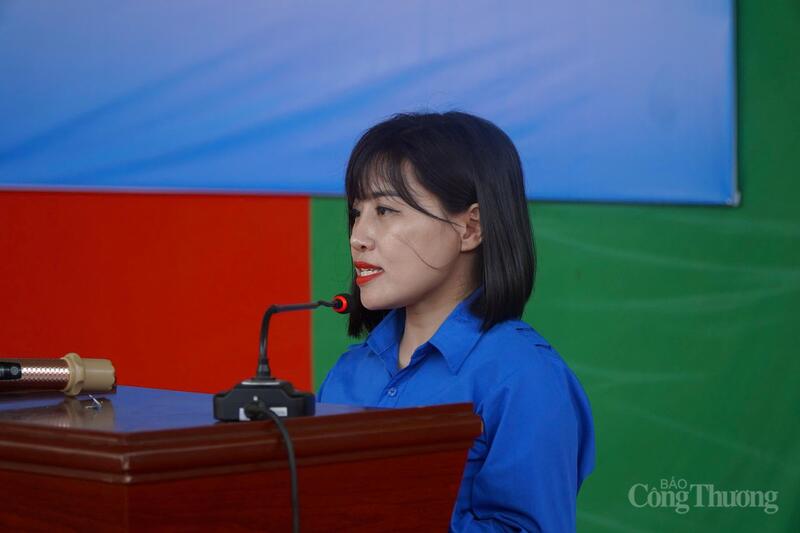 Chị Nguyễn Ngọc Tâm, Quyền Bí thư Đoàn Thanh niên Bộ Công Thương phát biểu tại chương trình