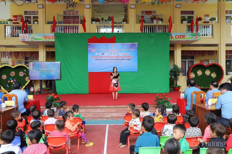 Chương trình Thanh niên tình nguyện “Chung tay xóa nhà tạm, nhà dột nát trên phạm vi cả nước trong năm 2025” tại xã Giáp Trung.