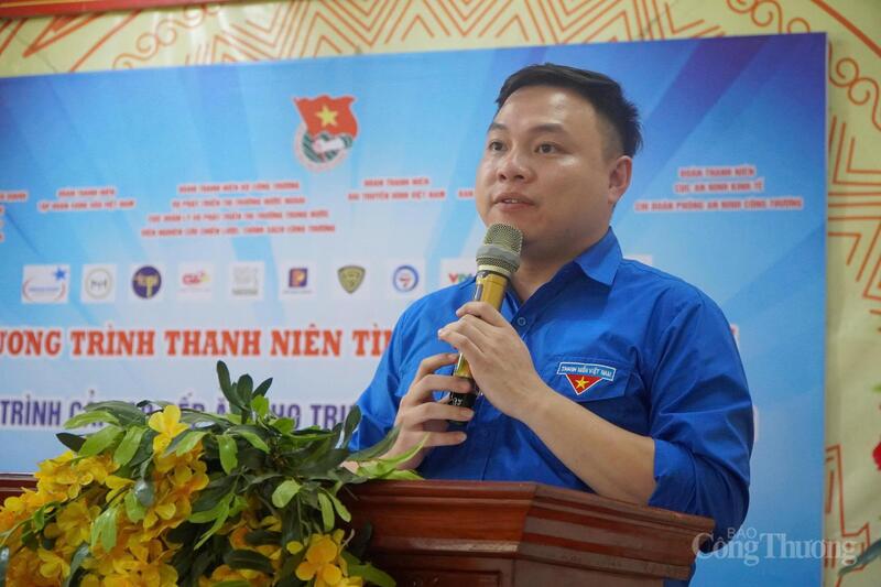 Đồng chí Thái Quốc Hải, Bí thư Đoàn thanh niên Viện Nghiên cứu Chiến lược, Chính sách Công Thương phát biểu tại buổi lễ