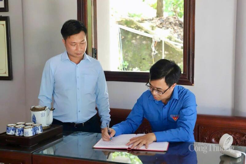 Chùm ảnh: Thanh niên tình nguyện chung tay xóa nhà tạm, nhà dột nát - 17